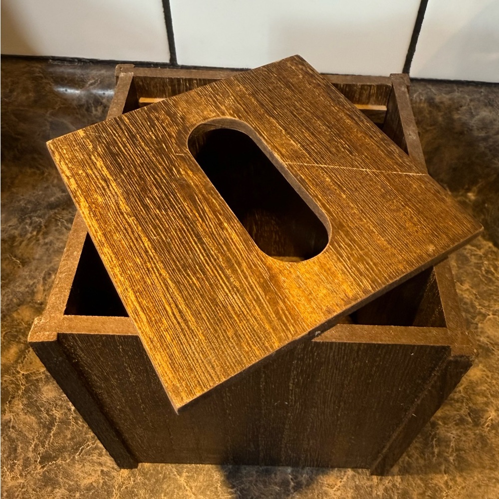 Rae DunnWooden Tissue Box Cover - Picture 3 of 3